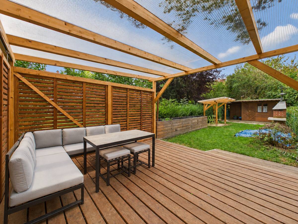 High quality renovated apartment with private garden