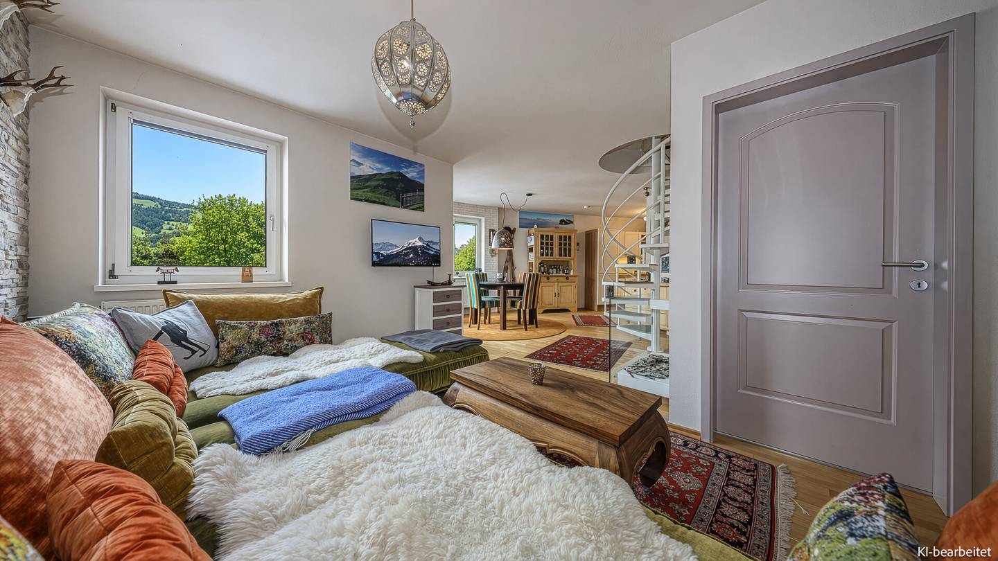 Dachgeschosswohnung with tower room and panoramic view