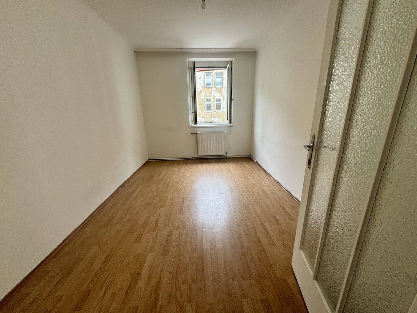 TOP 3-Zi-WOHNUNG mit LOGGIA, U-BAHN-NÄHE und EINBAUKÜCHE in 1100 Wien um 249.000€!