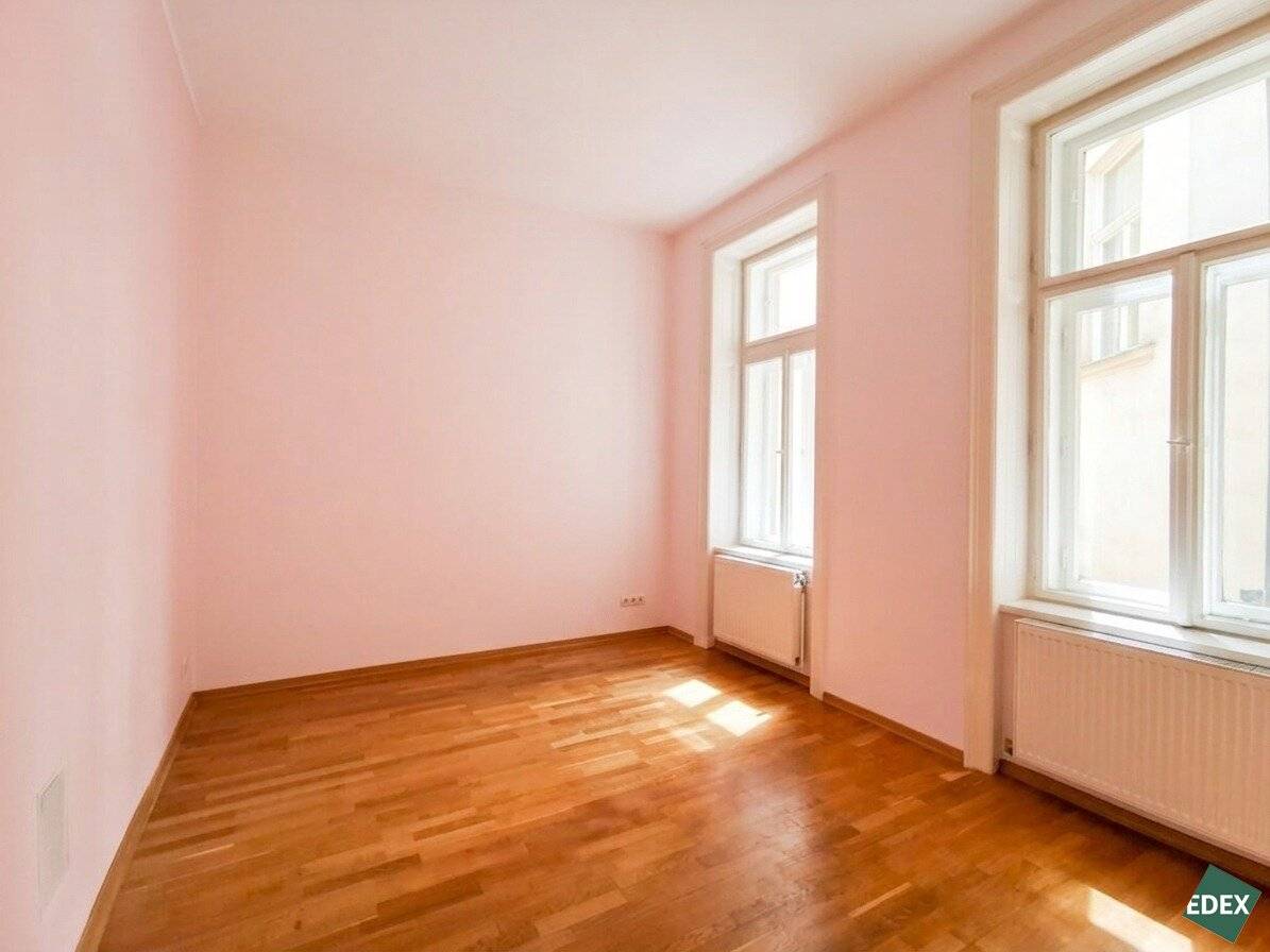 Altbau-Büro direkt am Siebensternplatz