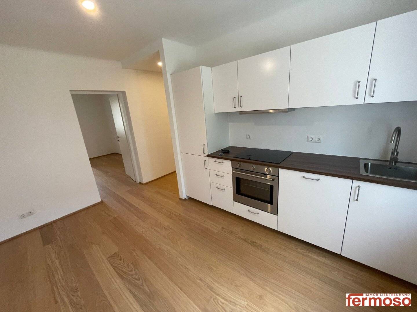 First occupancy after complete renovation – modern 2.5-room apartment in Ebergassing