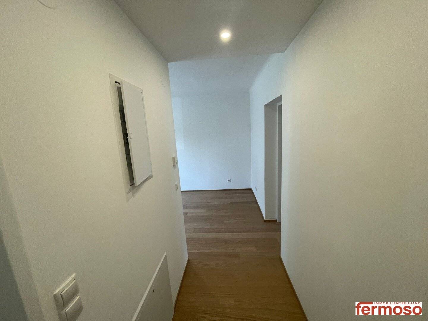 Erstbezug nach Komplettsanierung – moderne 2,5-Zimmer-Wohnung in Ebergassing