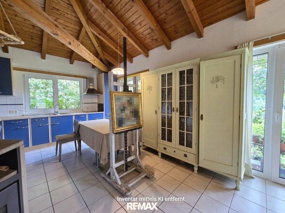 small but fine, well maintained bungalow in a cul-de-sac for nature lovers with terrace and fireplace