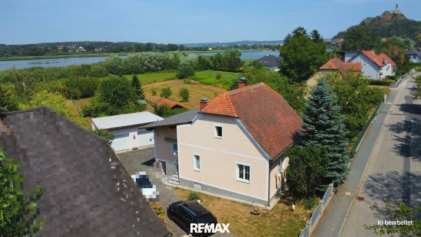 Wohnhaus mit großem Garten, Garage und Blick auf die Burg Güssing