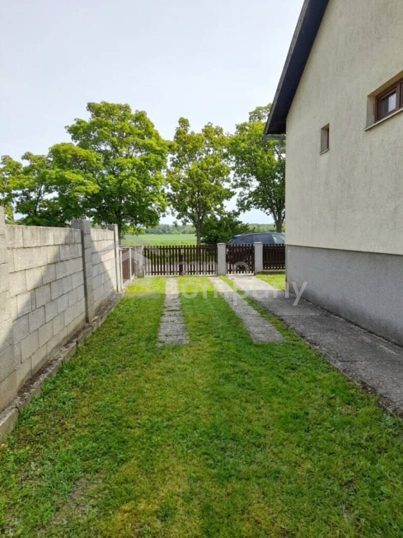 Wohnen im Grünen – helles Einfamilienhaus mit geschütztem Garten in Gols