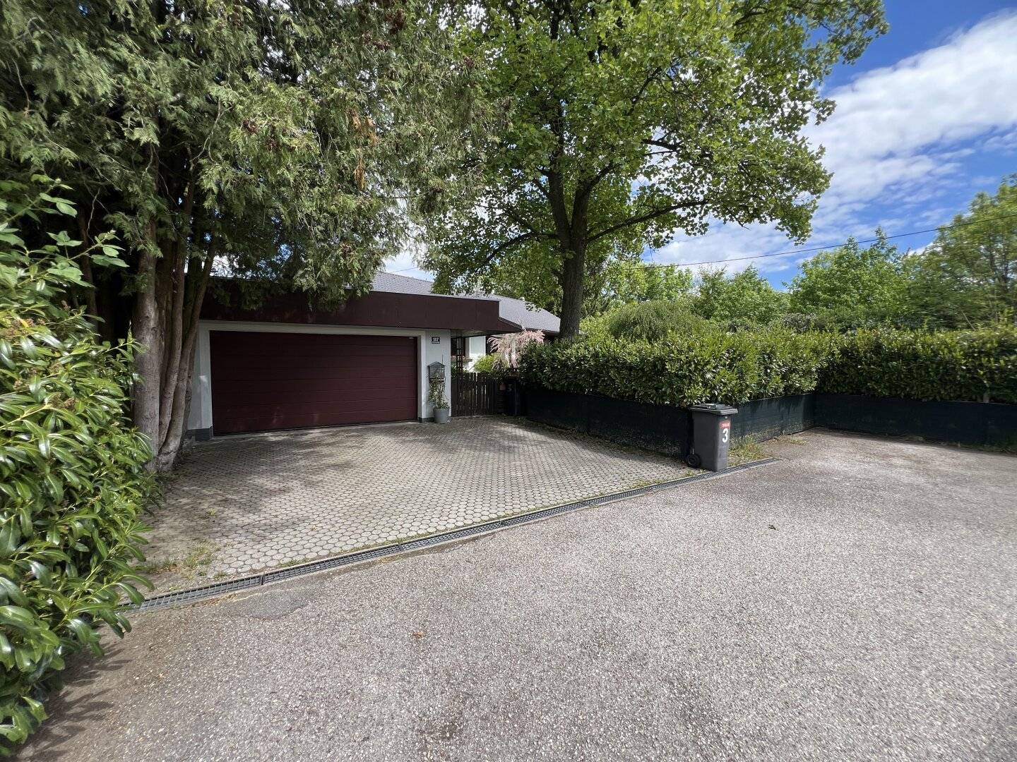 COMING SOON! Wohnen nahe dem Attersee! Stilvoller Bungalow mit großem Wohnkomfort, Vollkeller, Garage und sonniger Gartenidylle Atterseestraße in Lenzing