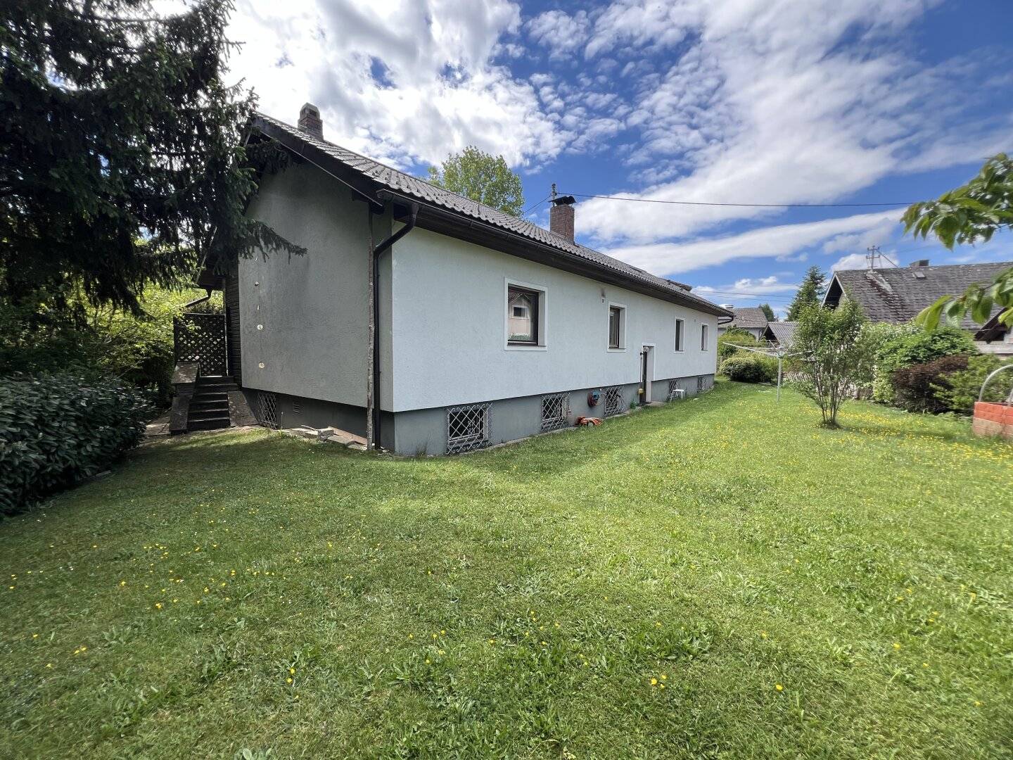 COMING SOON! Wohnen nahe dem Attersee! Stilvoller Bungalow mit großem Wohnkomfort, Vollkeller, Garage und sonniger Gartenidylle Atterseestraße in Lenzing