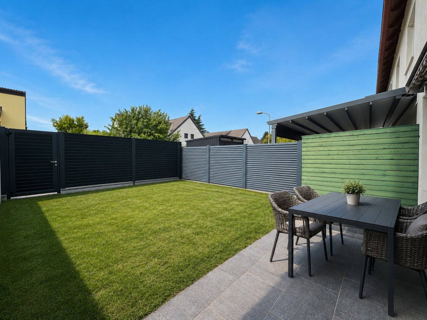 Family bustle | 5 bedrooms | Southwest terrace and private garden | Playground and bathing pond around the corner | Underground parking space