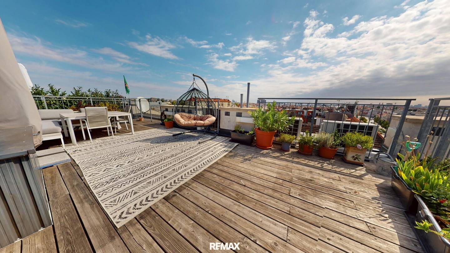 Attic Maisonette with 360° Roof Terrace