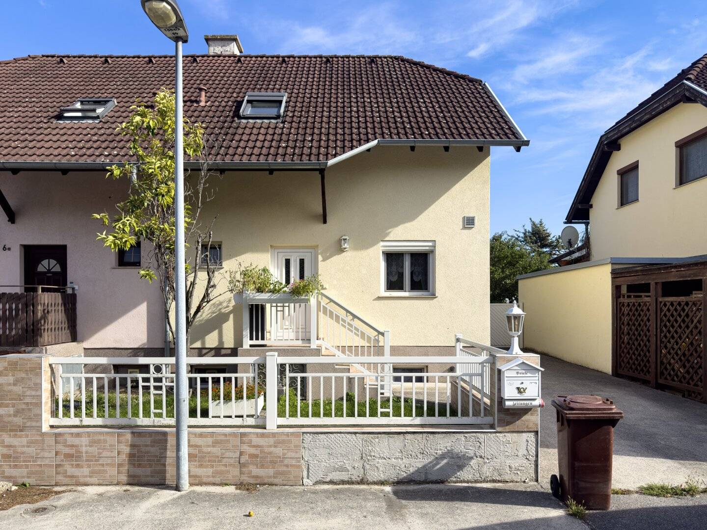 Living with feel-good factor: Semi-detached house with winter garden, pool and garden in Ebreichsdorf