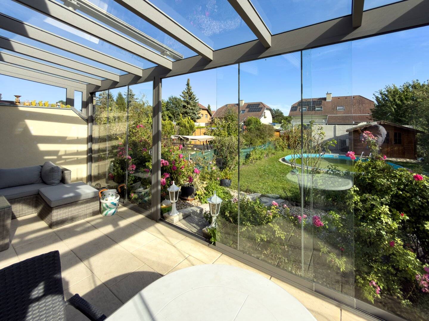 Living with feel-good factor: Semi-detached house with winter garden, pool and garden in Ebreichsdorf