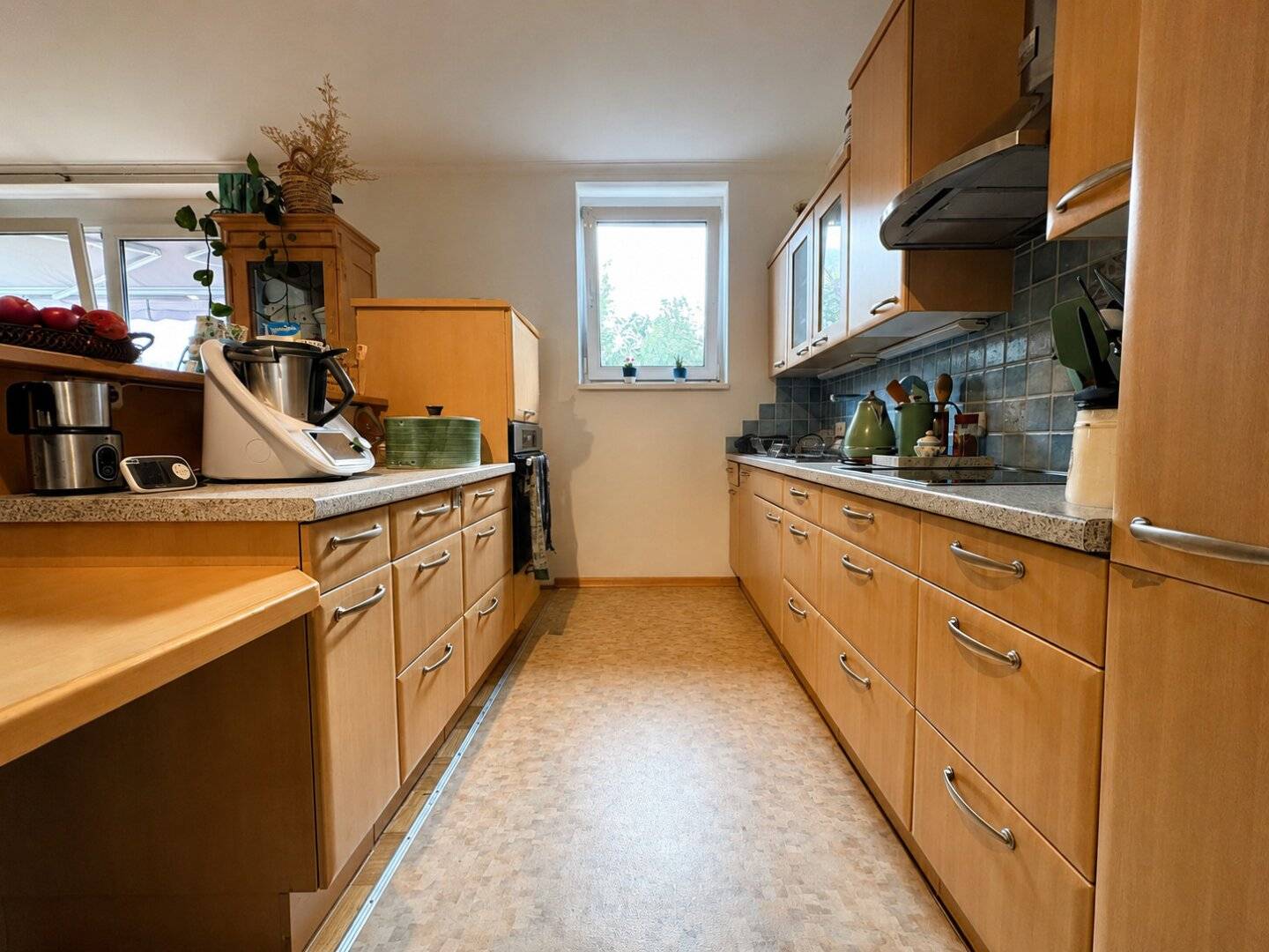 Quiet living with green view and special features