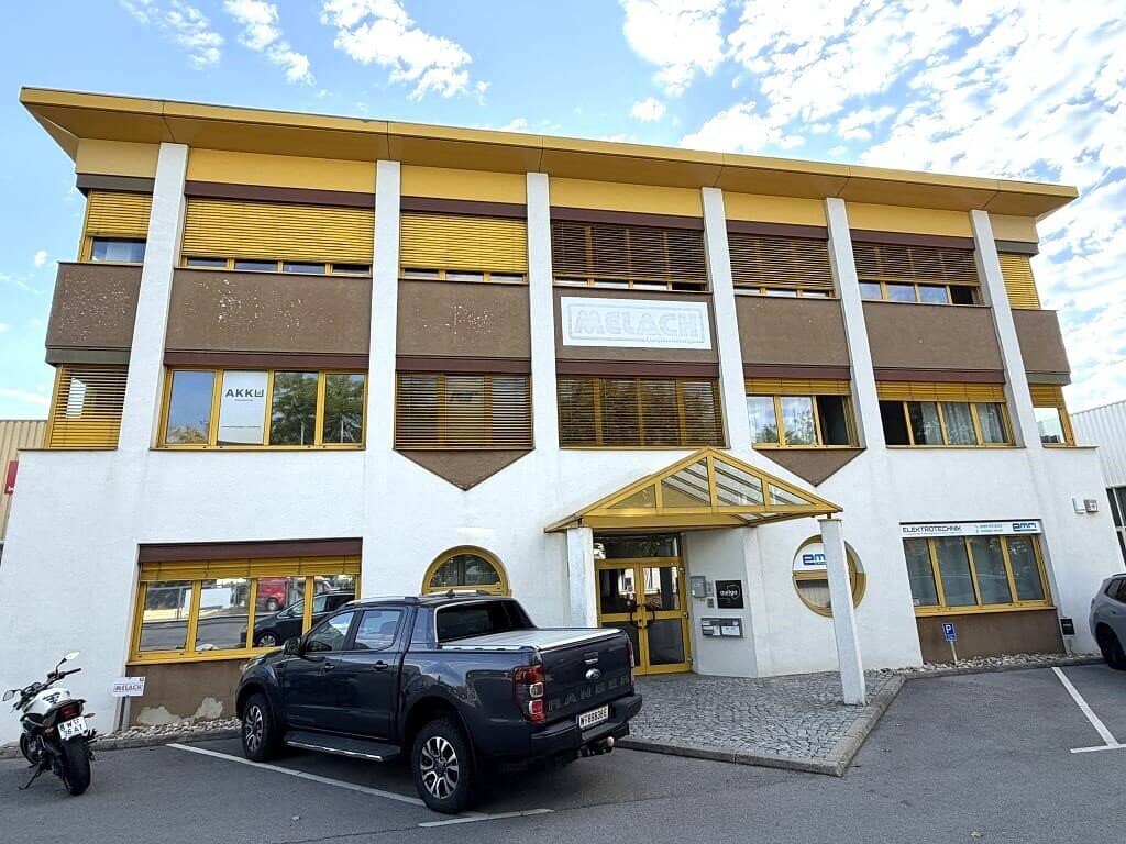 TOP OPPORTUNITY! Air conditioned 168 m2 new building office, office/firm/studio, 4 rooms, central heating, 1 car parking space, Jochen-Rindt-Strasse