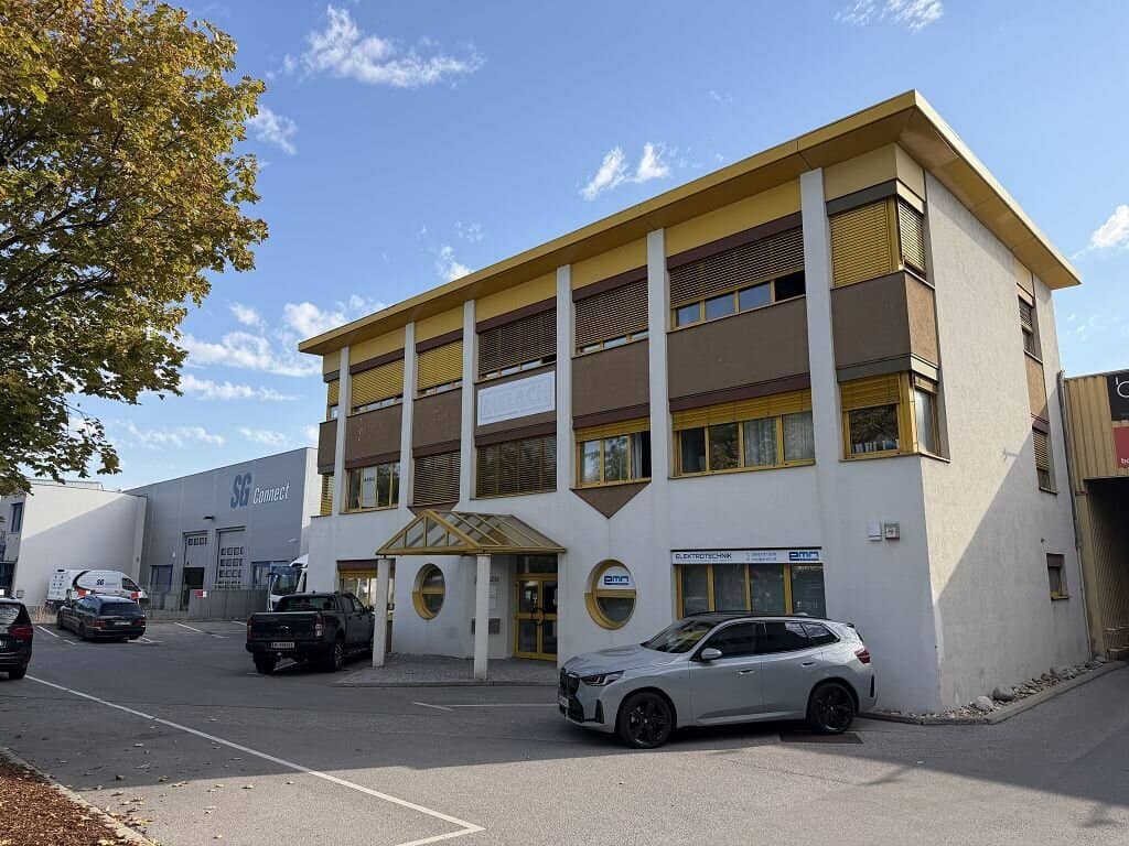 TOP OPPORTUNITY! Air conditioned 168 m2 new building office, office/firm/studio, 4 rooms, central heating, 1 car parking space, Jochen-Rindt-Strasse