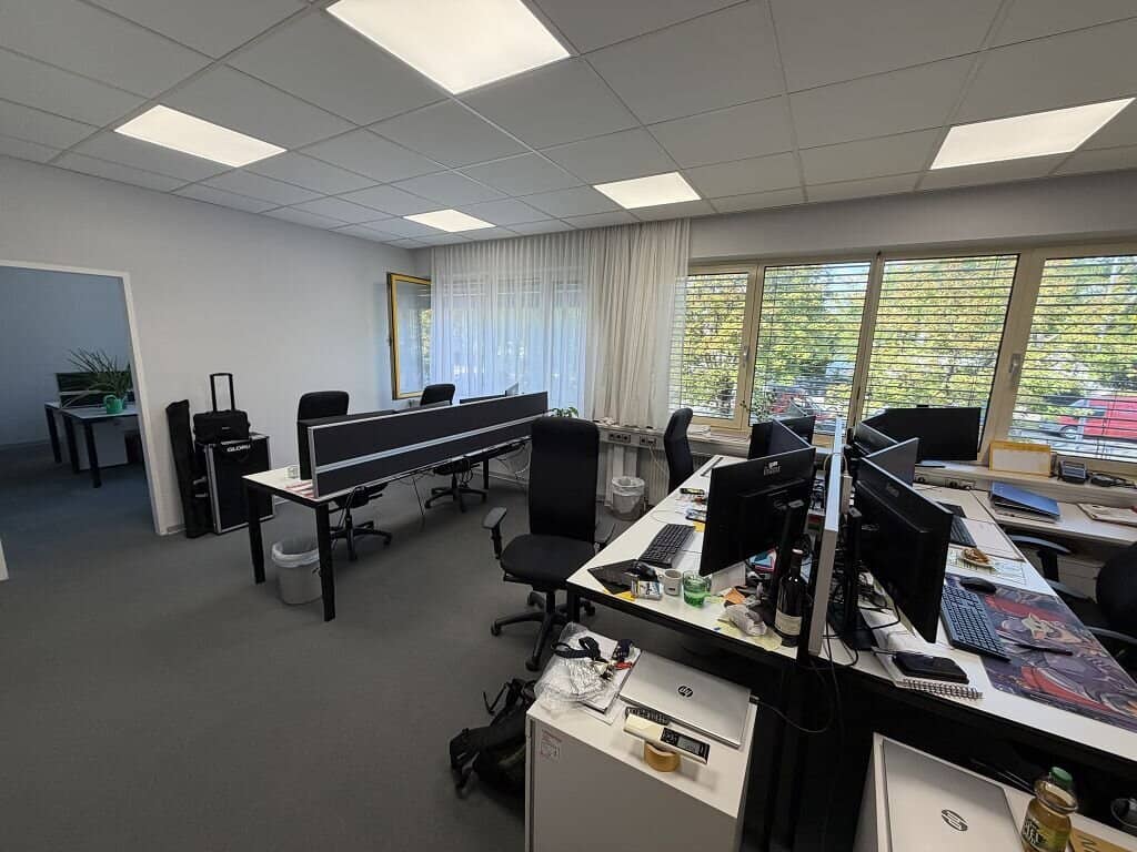 TOP OPPORTUNITY! Air conditioned 168 m2 new building office, office/firm/studio, 4 rooms, central heating, 1 car parking space, Jochen-Rindt-Strasse