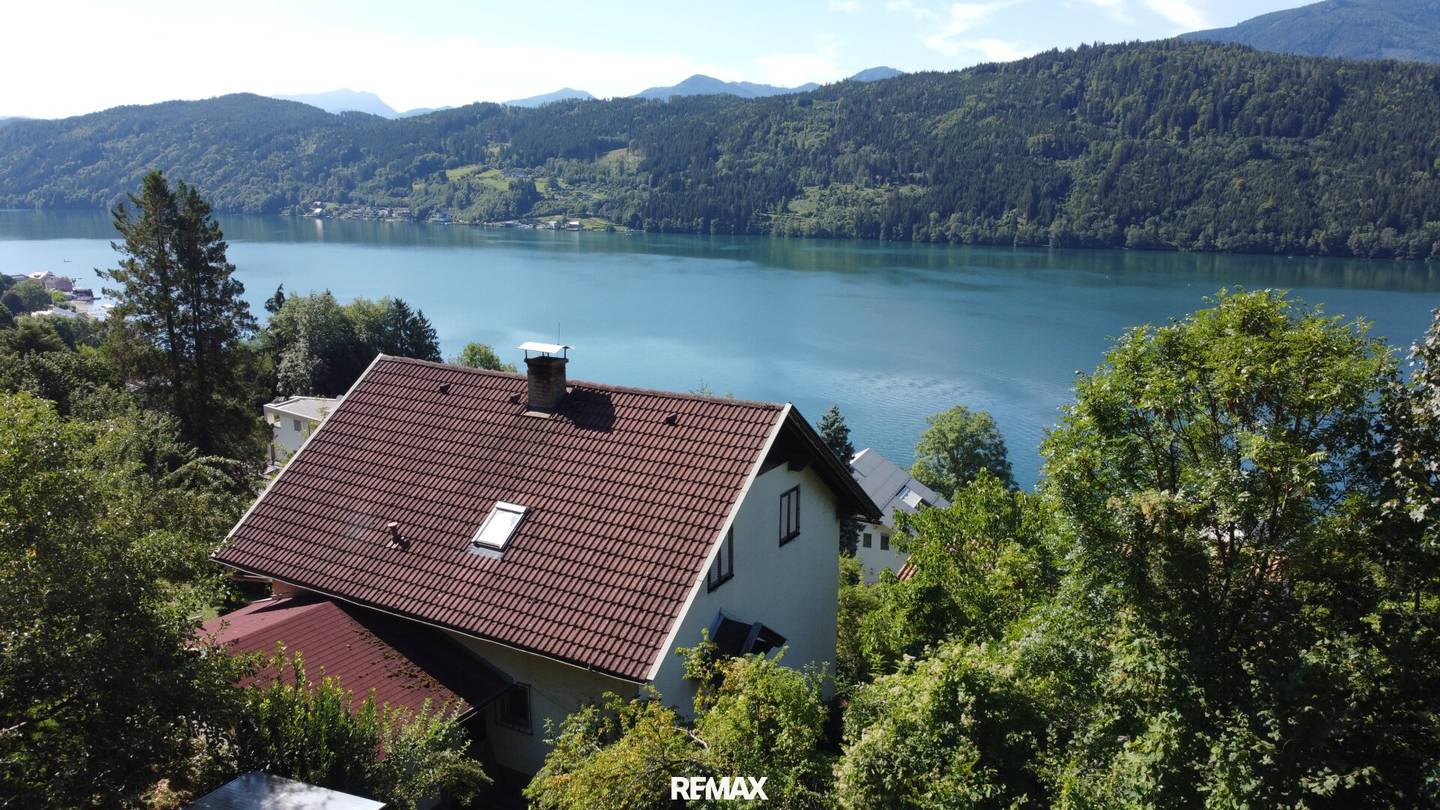Über den Dächern von Millstatt. Seeblick. Sonnige Hanglage. Ein Haus mit Potenzial.