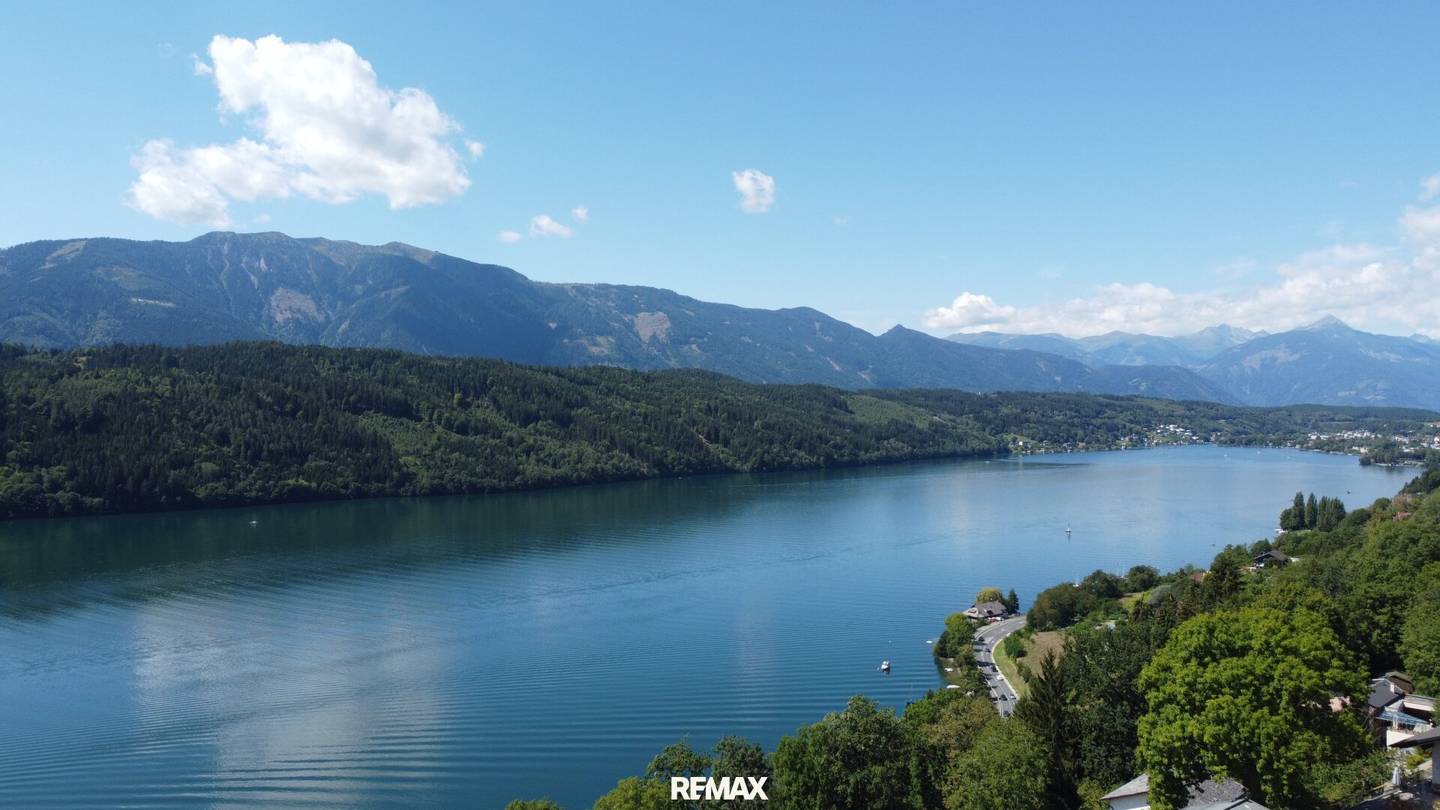 Über den Dächern von Millstatt. Seeblick. Sonnige Hanglage. Ein Haus mit Potenzial.