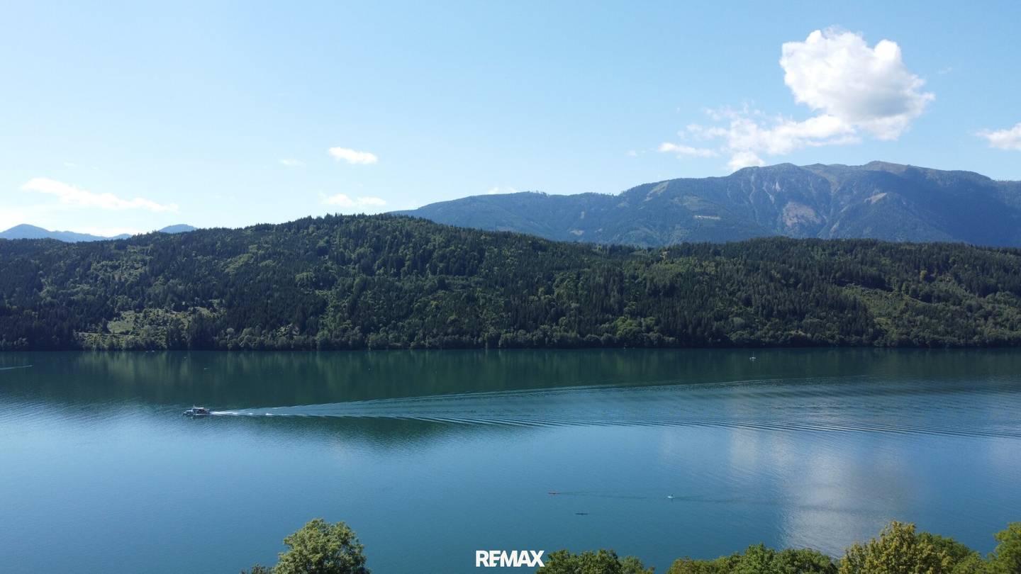 Über den Dächern von Millstatt. Seeblick. Sonnige Hanglage. Ein Haus mit Potenzial.