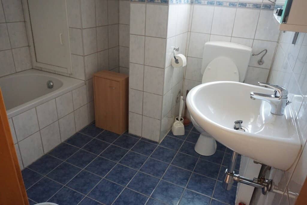 Coming soon: gepflegtes Zweifamilienwohnhaus mit Nebengebäude und Garage