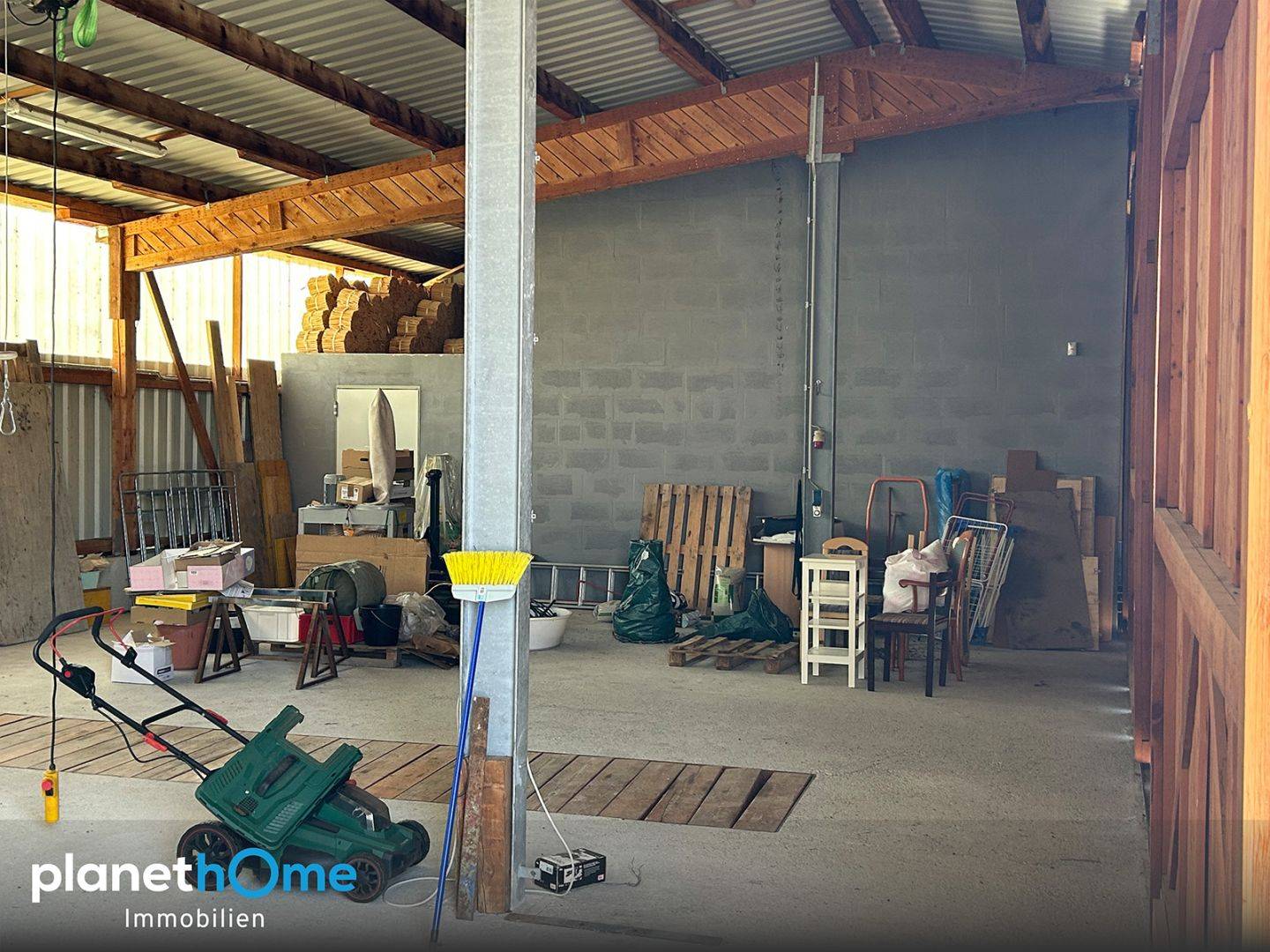 Wohnung und Gewerbebetrieb kombiniert mit beheizter Garage