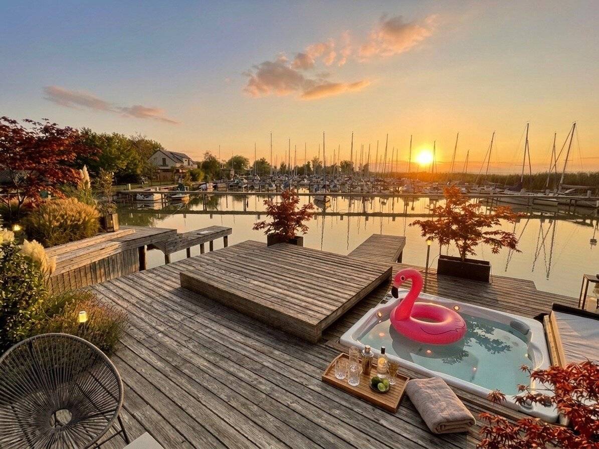 Einzigartige Seevilla mit direktem Seezugang und Bootsliegeplatz in Neusiedl am See