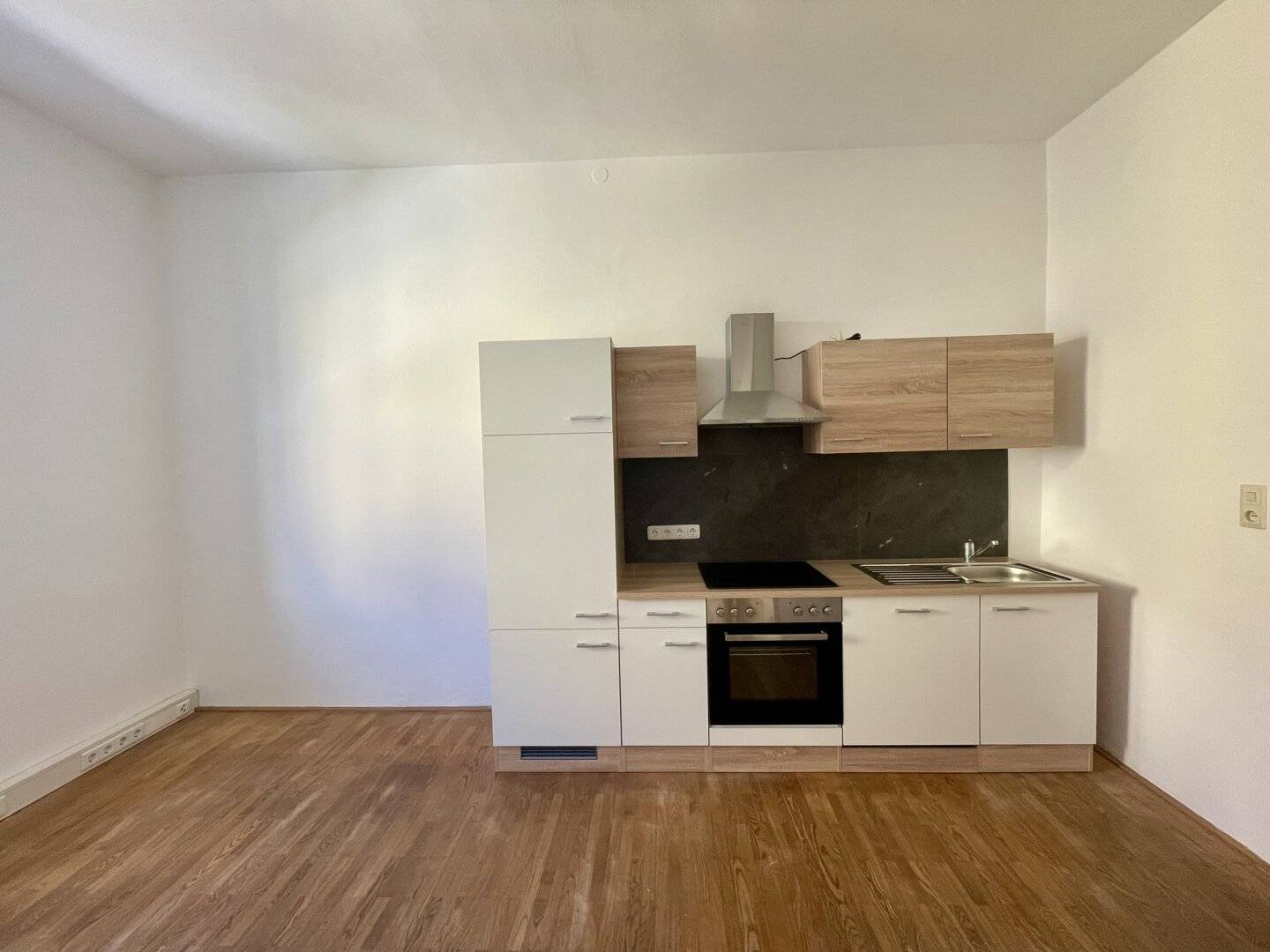 Teilsanierte 3-Zimmer-Altbauwohnung – Salzburg / Lehen