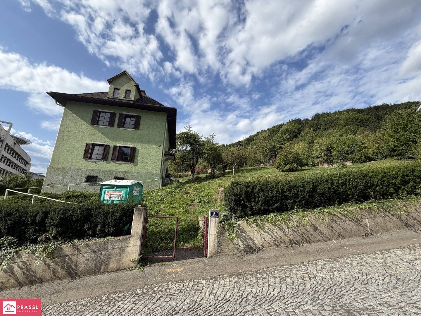 Lovingly renovated 5-room house with garden, 2 bathrooms and fitted kitchen for rent in 8700 Leoben