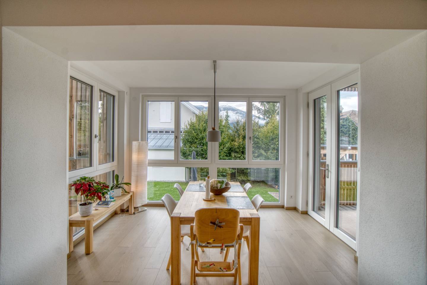 Bright apartment with large garden and mountain view