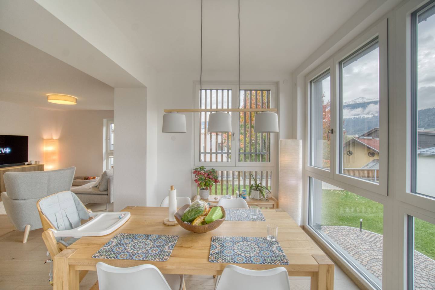 Bright apartment with large garden and mountain view