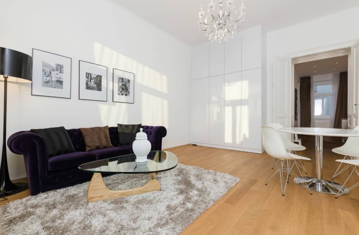 Voll möblierte 2-Zimmer-Wohnung – 50 m², nur wenige Schritte zur U6