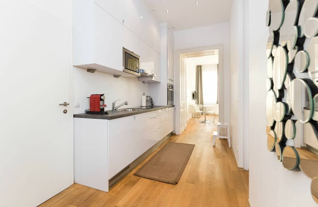Voll möblierte 2-Zimmer-Wohnung – 50 m², nur wenige Schritte zur U6