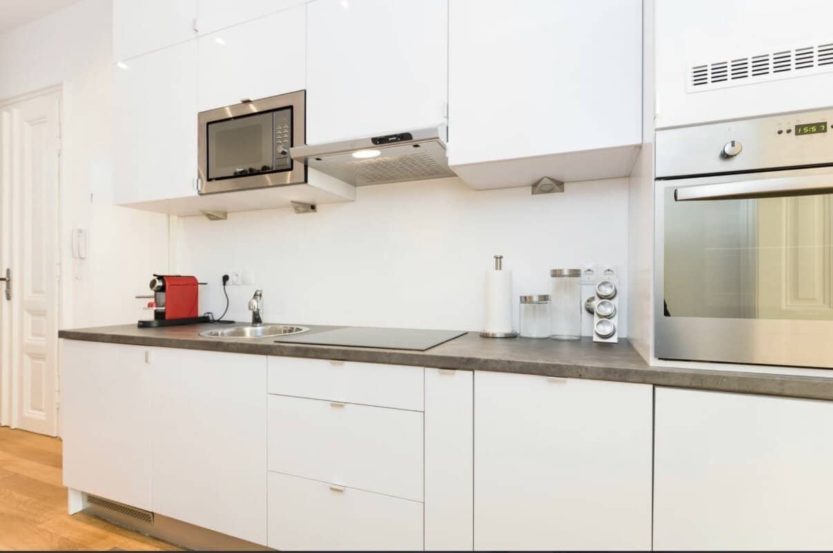 Voll möblierte 2-Zimmer-Wohnung – 50 m², nur wenige Schritte zur U6