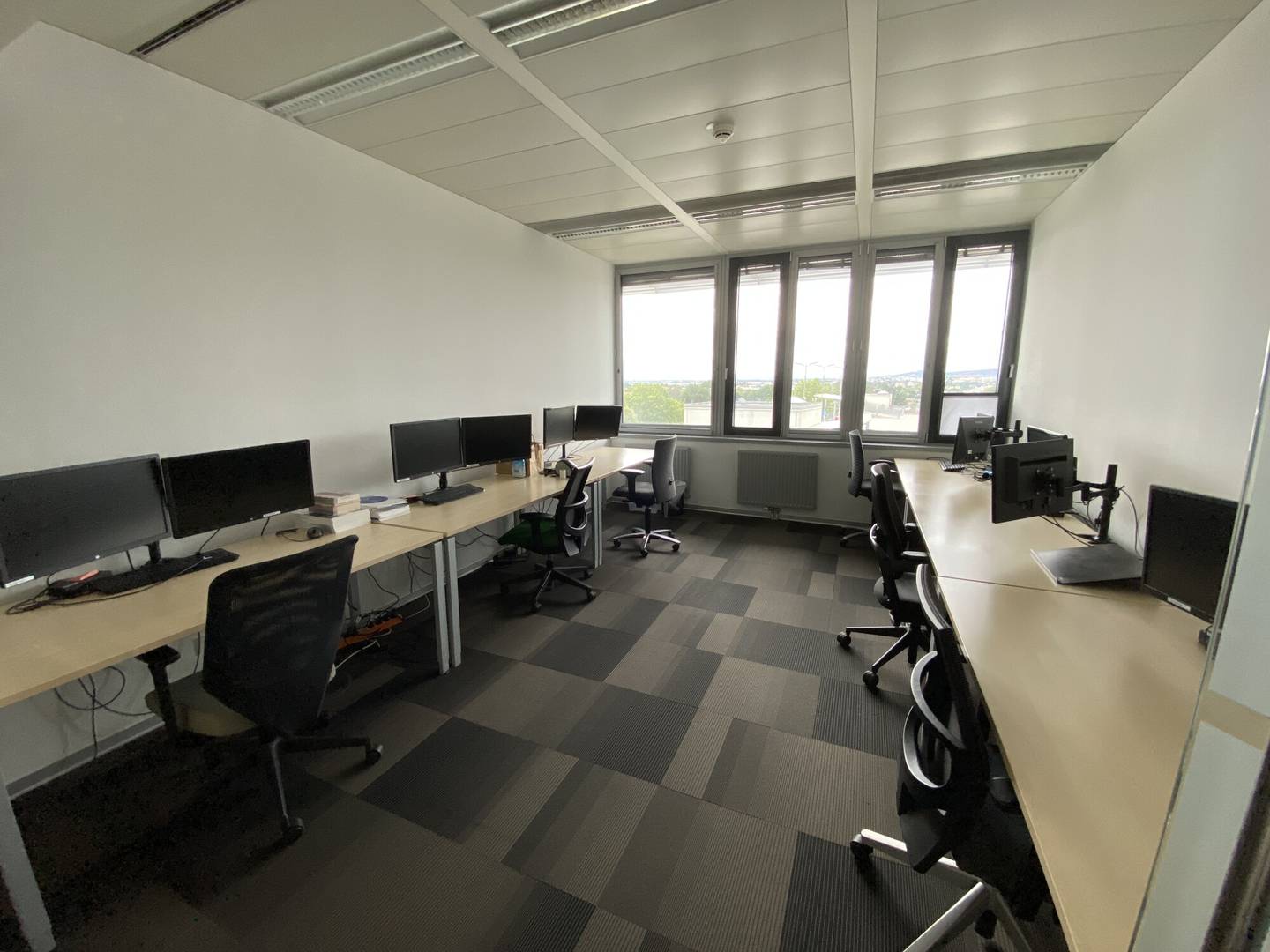 Modernes Businessstandort Neubauwohnung im EURO PLAZA
