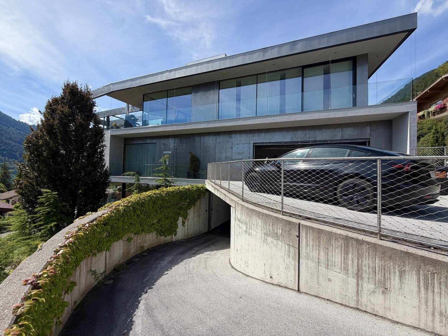 Achensee: Luxury apartment in the architect villa of the superlative – Top W1 with lake view, approx. 135 m² living area, approx. 160 m² private garden, approx. 25.18 m² balcony &amp; 2 underground parking spaces included
