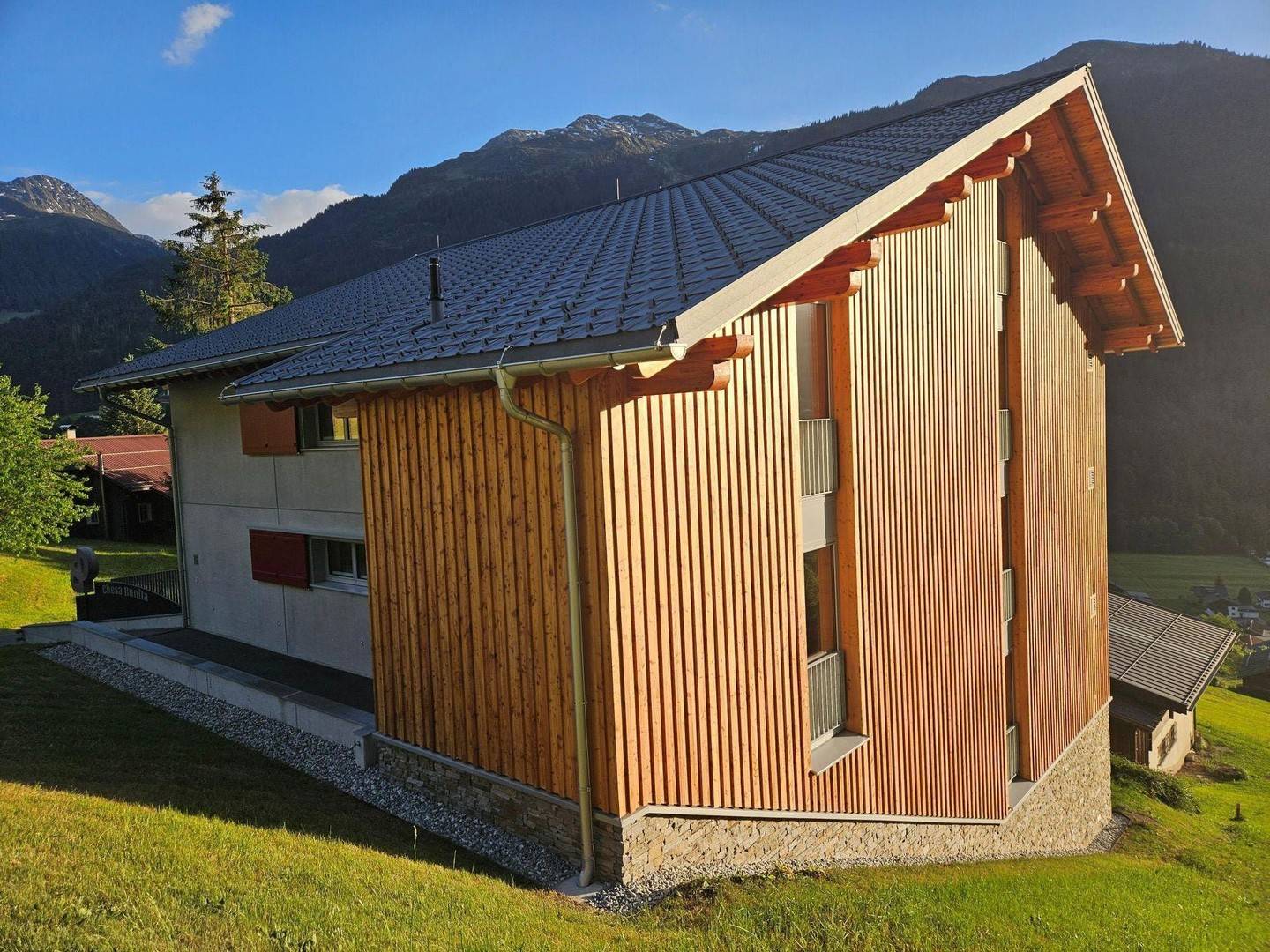 Sonnige Wohnung mit Panoramablick und Terrasse