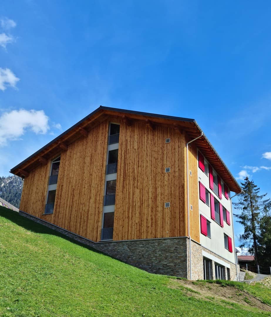 Sonnige Wohnung mit Panoramablick und Terrasse