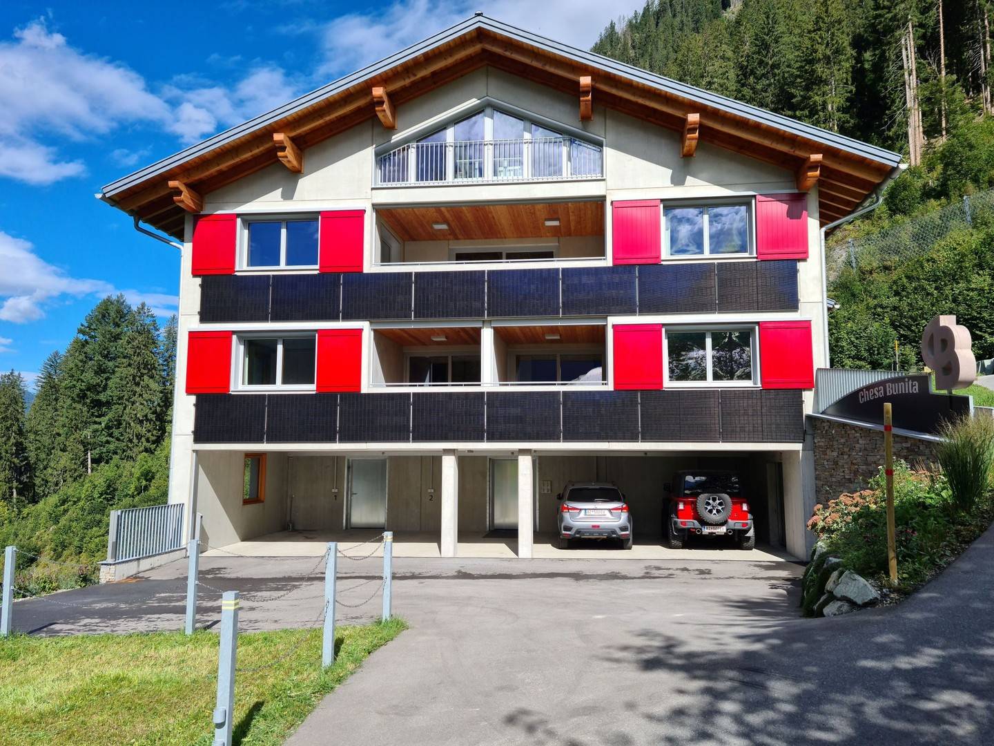 Sonnige Wohnung mit Panoramablick und Terrasse