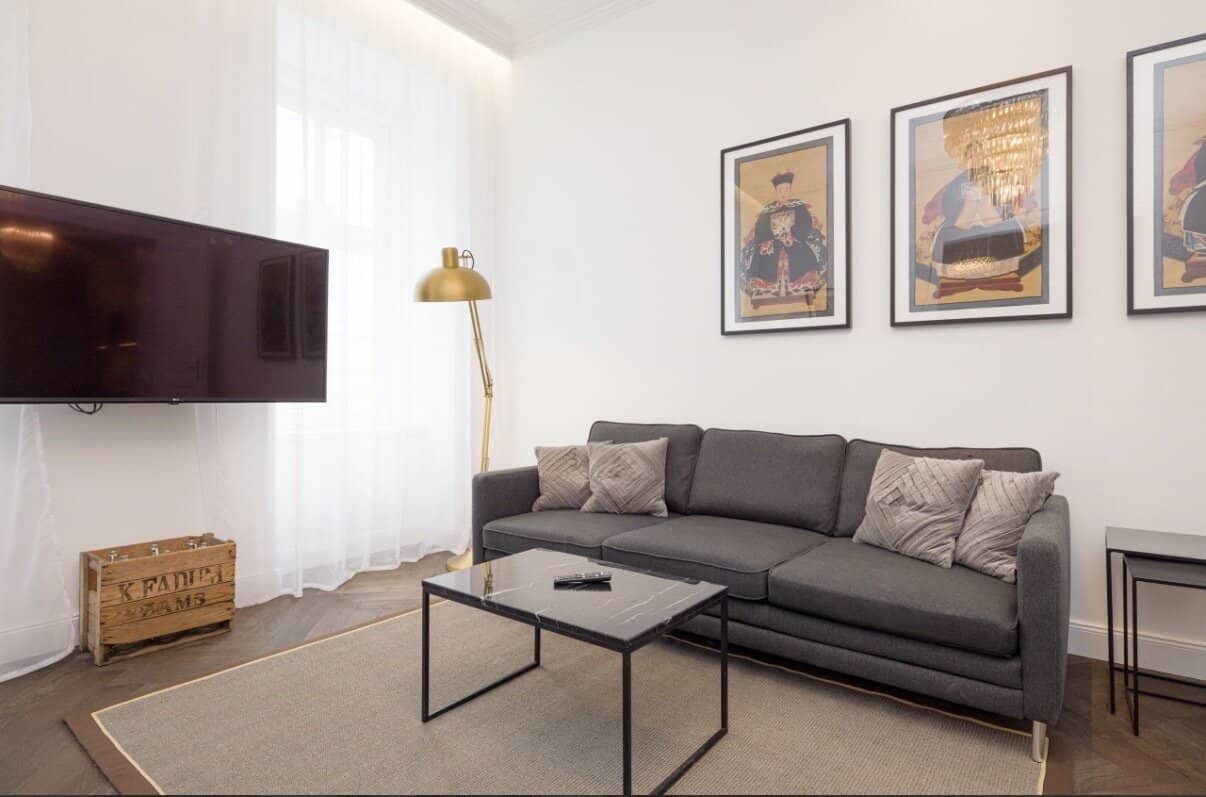 Spacious 90 m² apartment with 2 bedrooms &amp; 2 bathrooms near Augarten