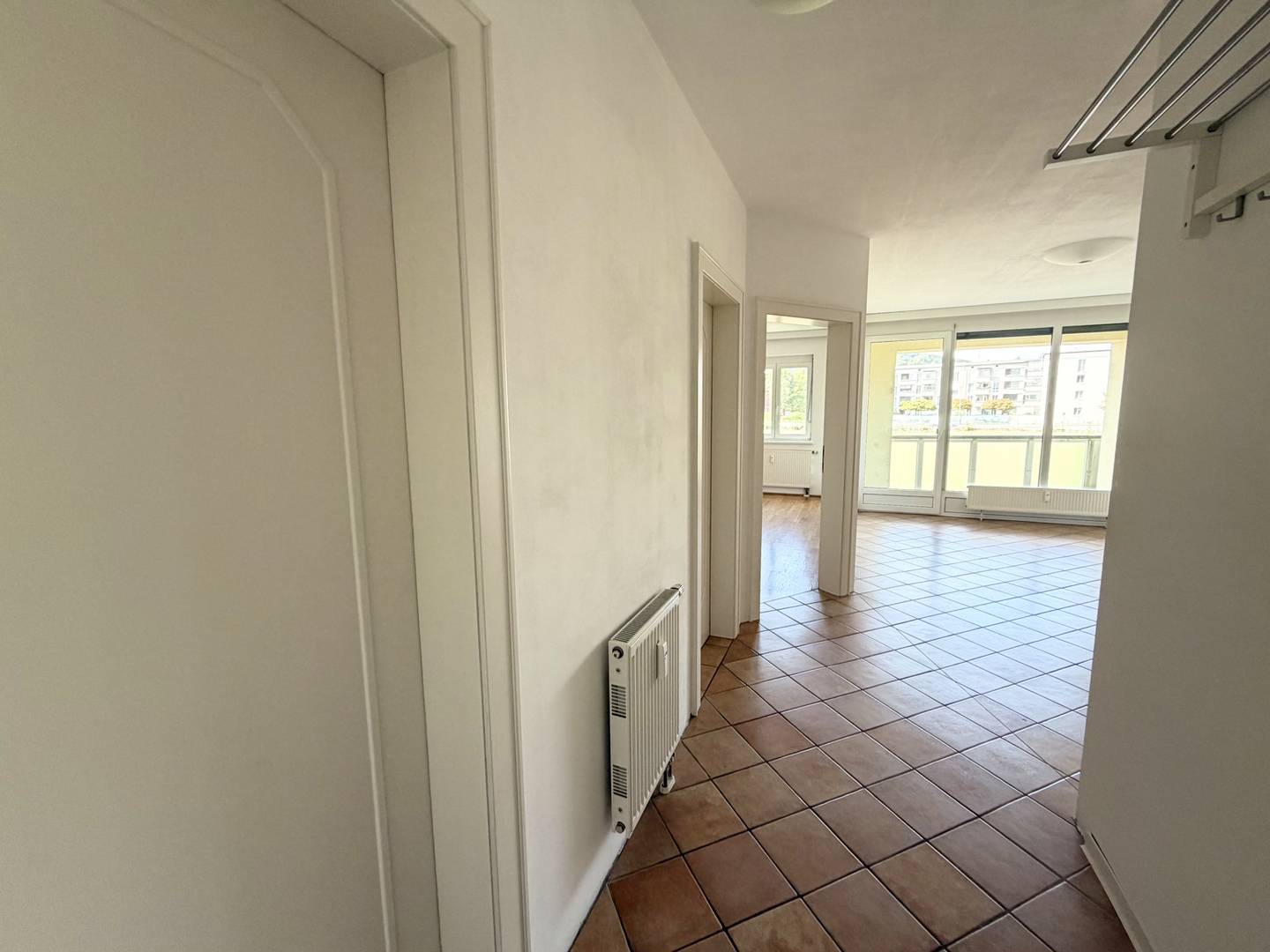 Helle Wohnung mit Loggia und eigenem Parkplatz