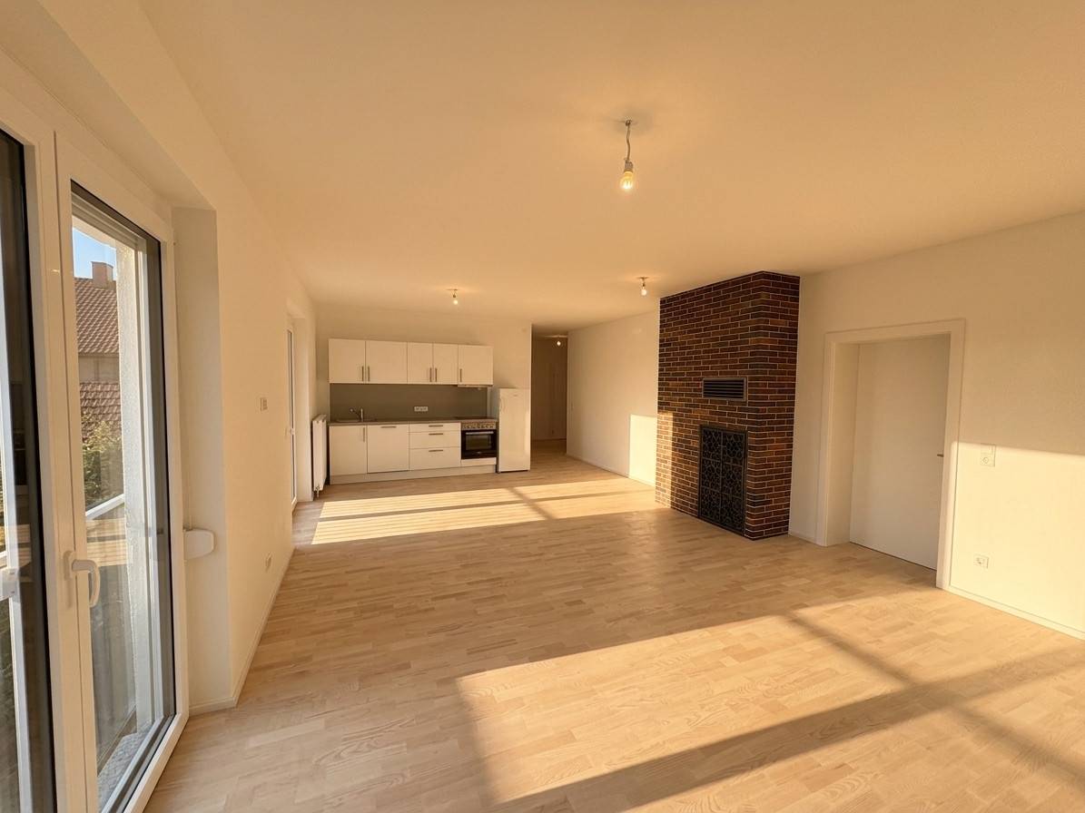 Apartment with large private garden and balcony