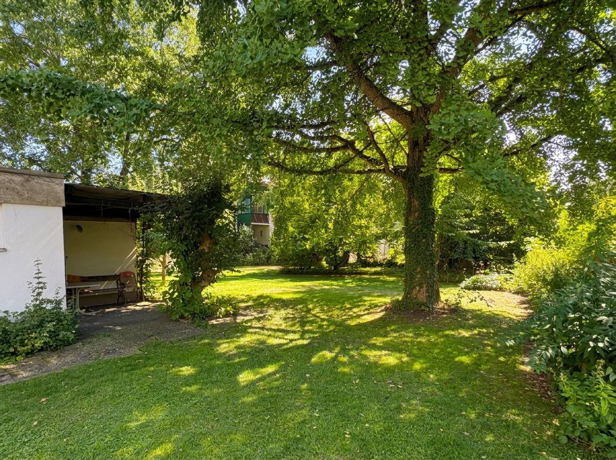 Apartment with large private garden and balcony