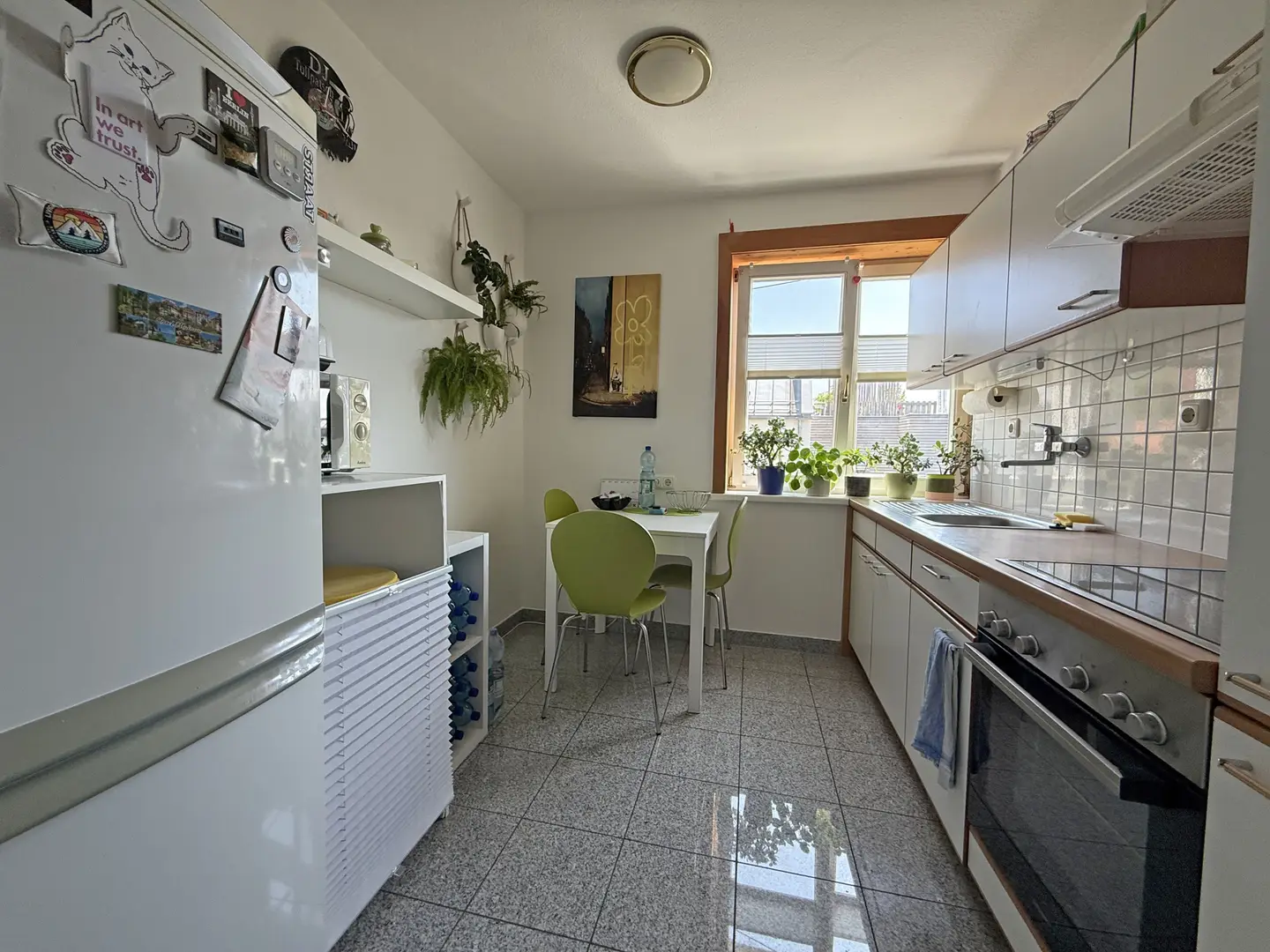 Apartment with sunny balcony and mountain view