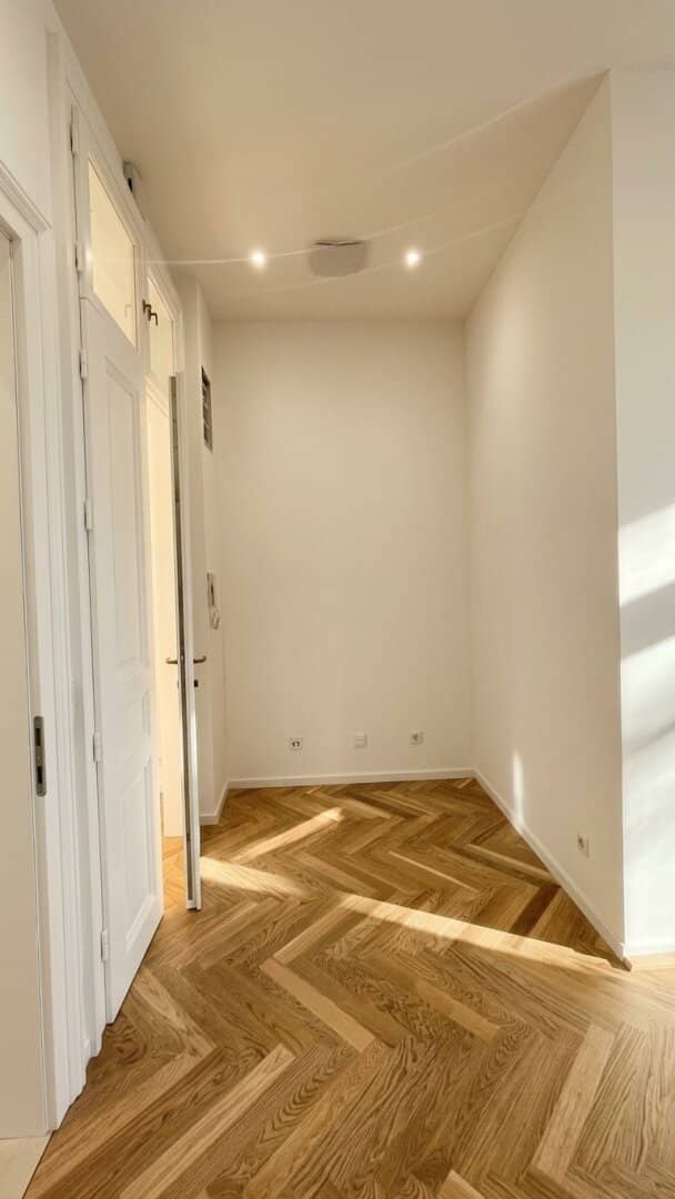 Charming old building apartment in Burggasse – high-quality renovated