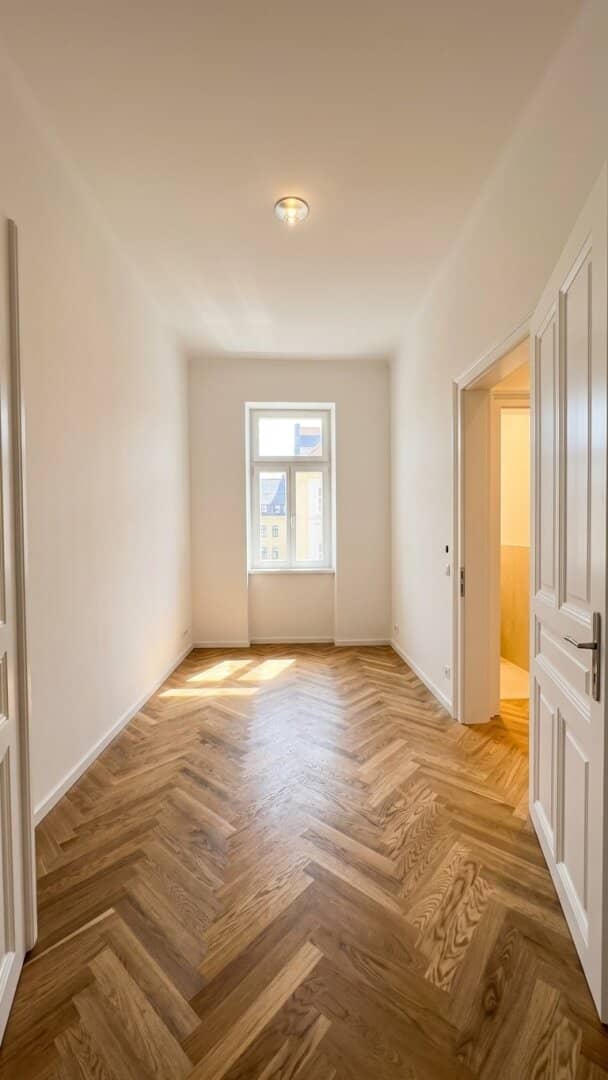 Charming old building apartment in Burggasse – high-quality renovated