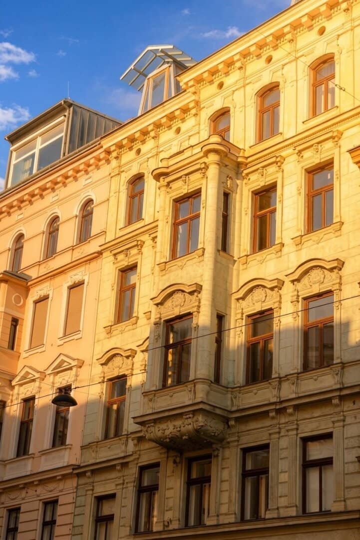 Charming old building apartment in Burggasse – high-quality renovated