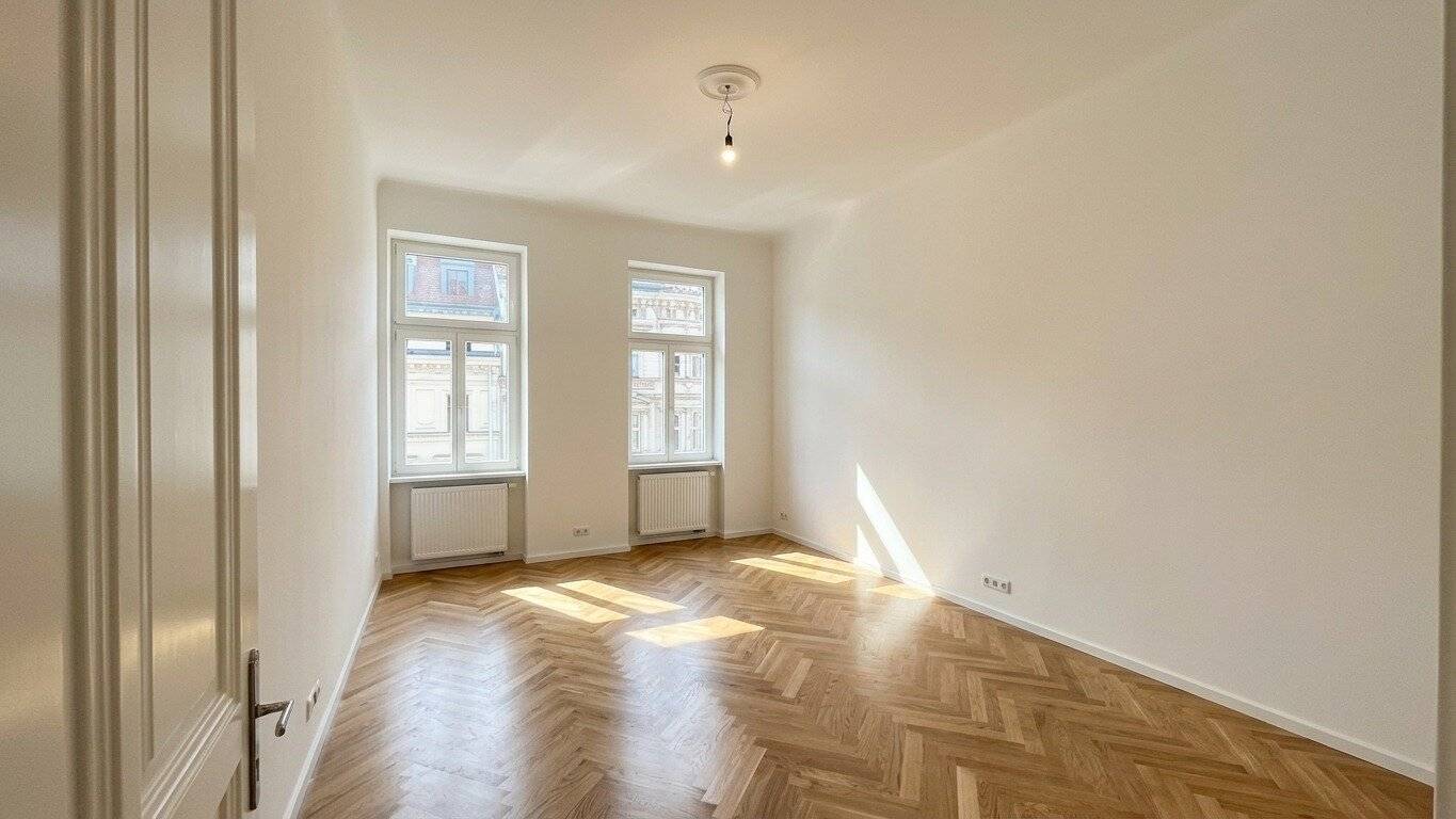 Charming old building apartment in Burggasse – high-quality renovated
