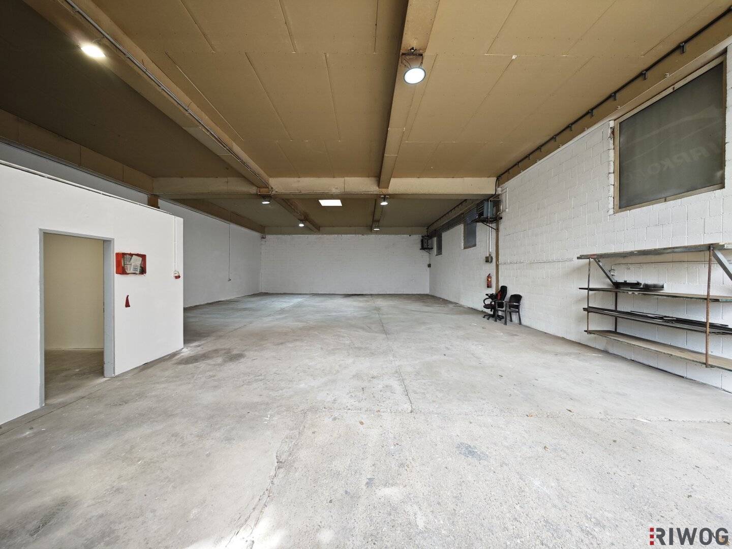 243m² hall ground-level and heated