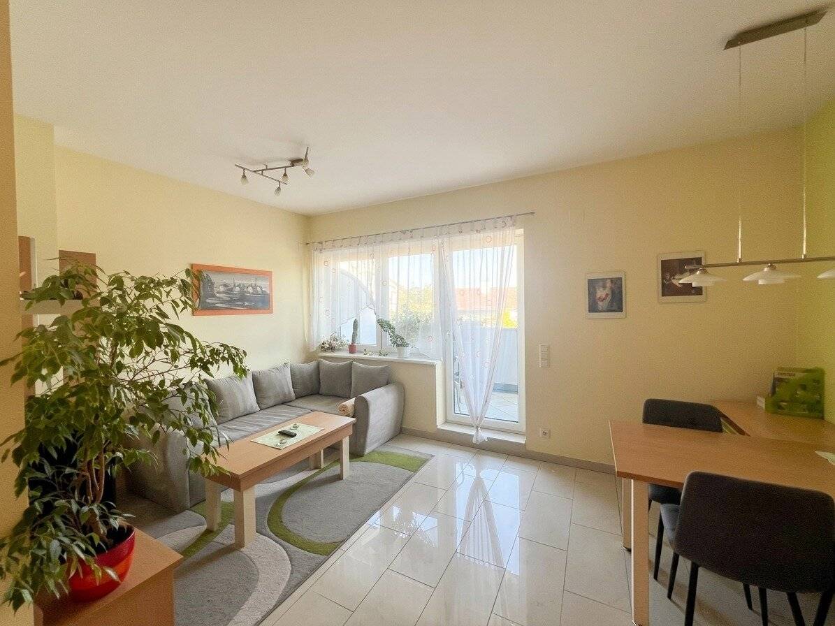 ALL IN: Attraktives, helles, voll möbliertes Apartment mit Terrasse inklusive alle Nebenkosten / attractive fully furnished apartment with terrace inclusive all other payments
