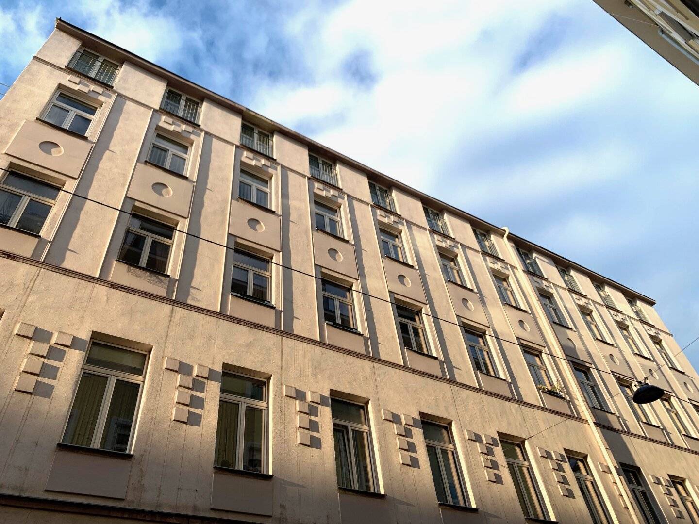 Helle Altbauwohnung in der Negerlegasse
