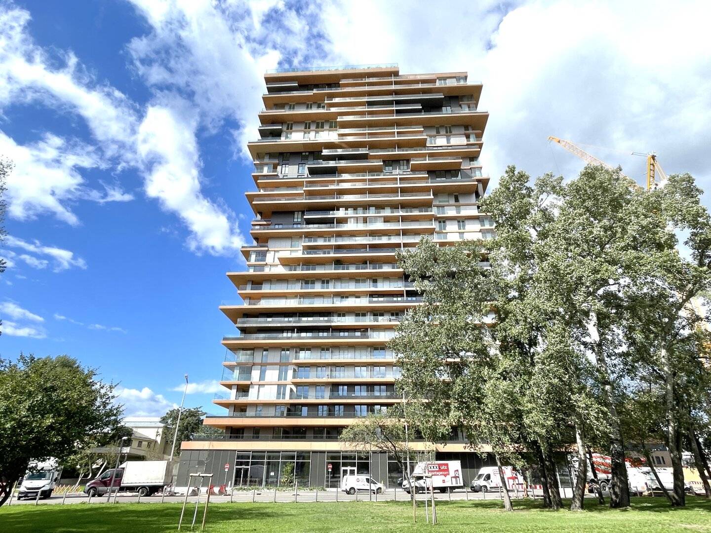 Grünblick im Viertel Zwei – Exklusives Wohnen über den Dächern Wiens - Infinity Rooftop-Pool - Panoramasauna - Fitnessbereich